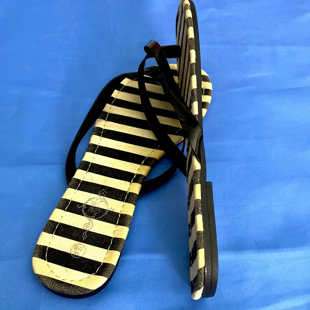 Sole Mates Distressed Flat Sandals - Picture 2 of 5